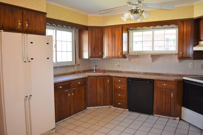 Building Photo - 2713 Pine Valley Ln