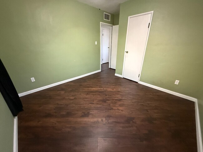 Foto del edificio - 1634 E 12th St