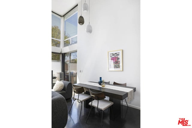 Building Photo - 333 S Wilton Pl