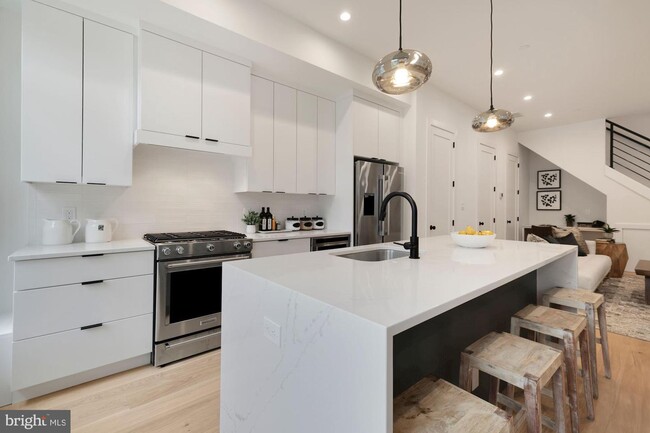 Foto del edificio - 721 Kenyon St NW