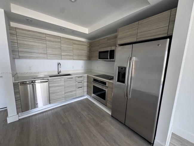 Foto del edificio - 121 NE 34th St