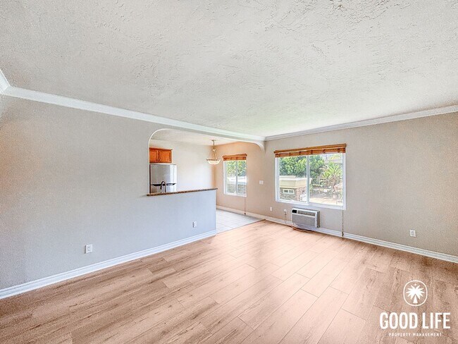 Foto del edificio - SD: Charming 2BD/1BA 2nd Floor Condo in El Cajon W/ A/C Unit, W/D, & 2 Reserved Parking Spots!