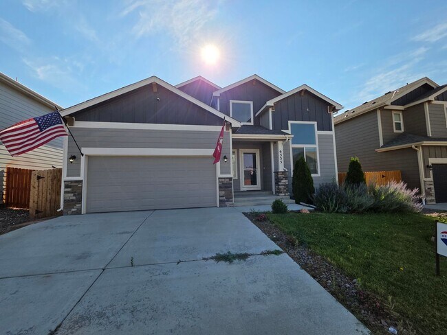 Foto del edificio - Gorgeous 4 Bed 4 bath Home In Lorson Ranch!!!