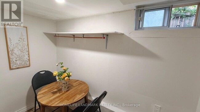 Building Photo - 385 Marybay Crescent