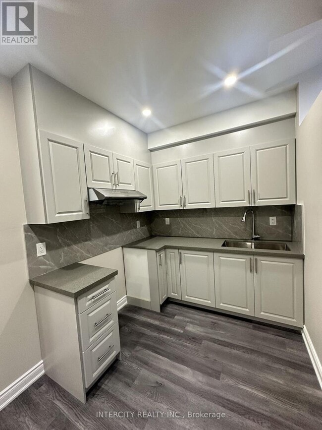 Building Photo - 18 Elverton Cres