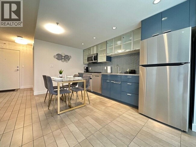 Building Photo - 33 Smithe St