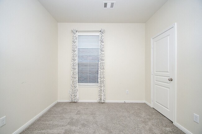 Foto del edificio - 5715 Water Violet Ln