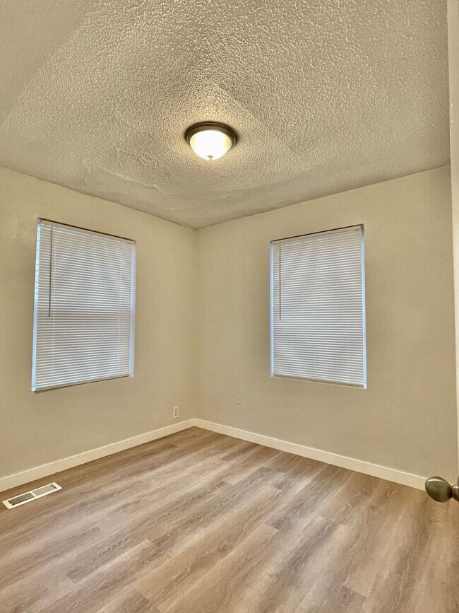 Building Photo - 975 16th St