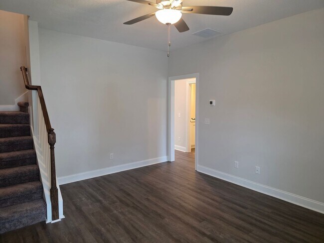 Foto del edificio - 57 Oakmont Dr