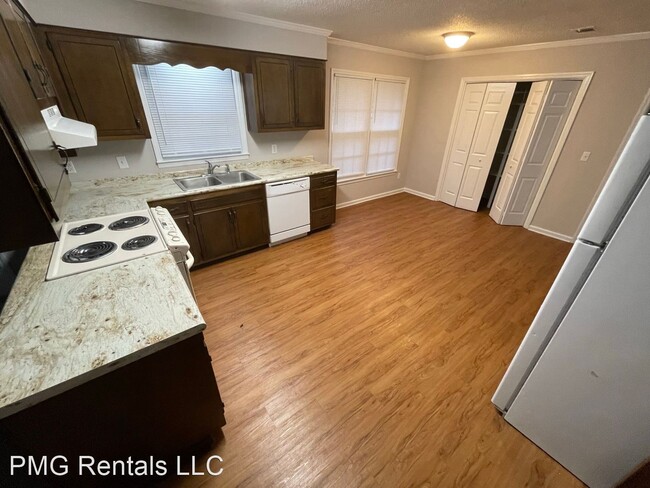 Foto del edificio - 3 br, 2 bath House - 109 Oak Hollow