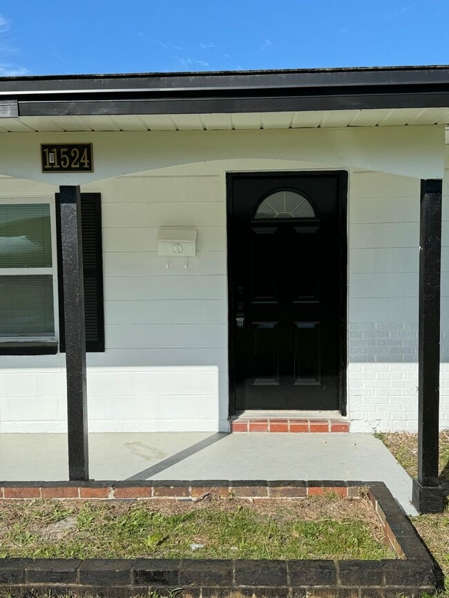 Building Photo - Fully Renovated 3 Bed/ 2 Bath Available Now!