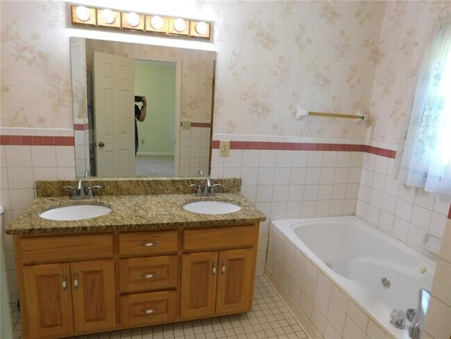 Foto del edificio - 1630 Mineral Springs Rd