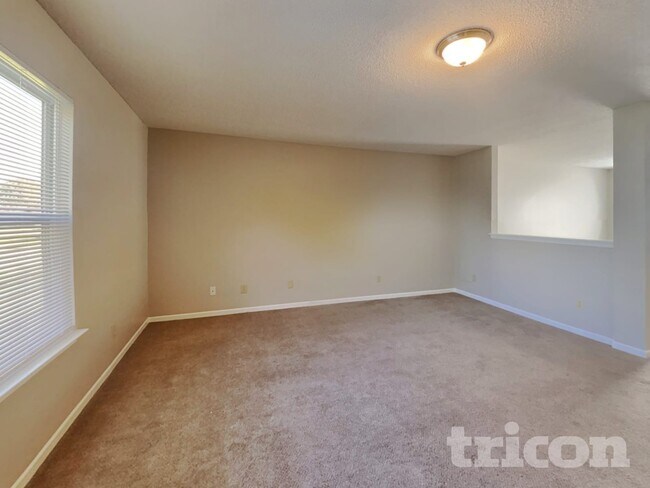 Building Photo - 13460 N Carwood Ct