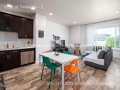 Foto del edificio - 1726 Thira Ln