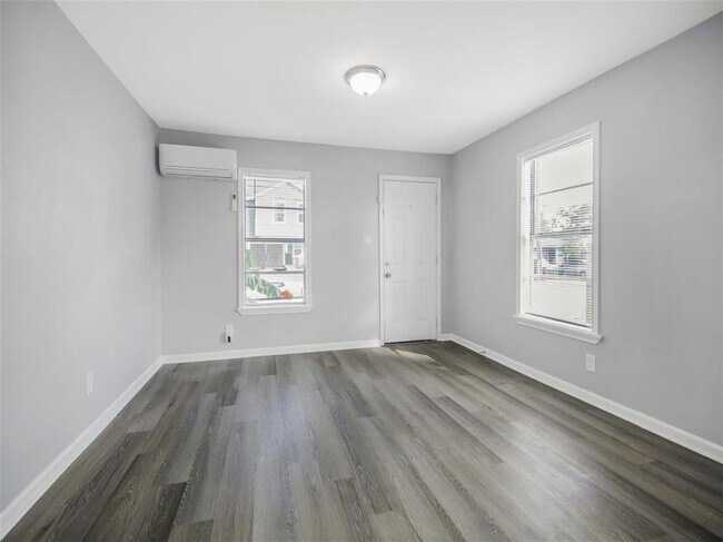 Building Photo - 4319 Chapman St