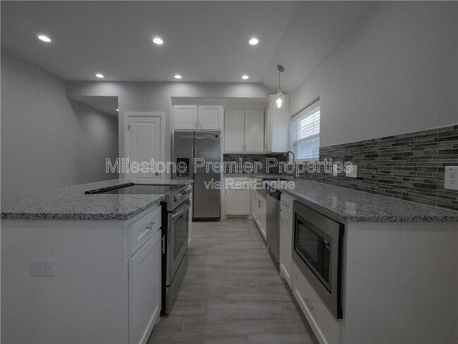 Building Photo - 605 E Carter St