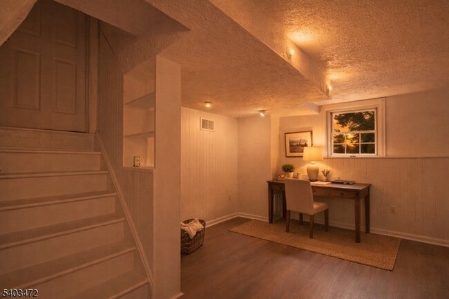 Building Photo - 92 Arbor Dr