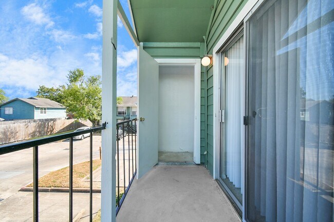 Foto del edificio - 7700 W Airport Blvd