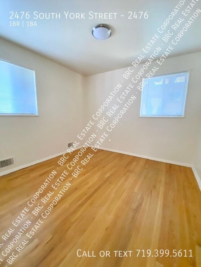 Foto del edificio - 2476 S York St