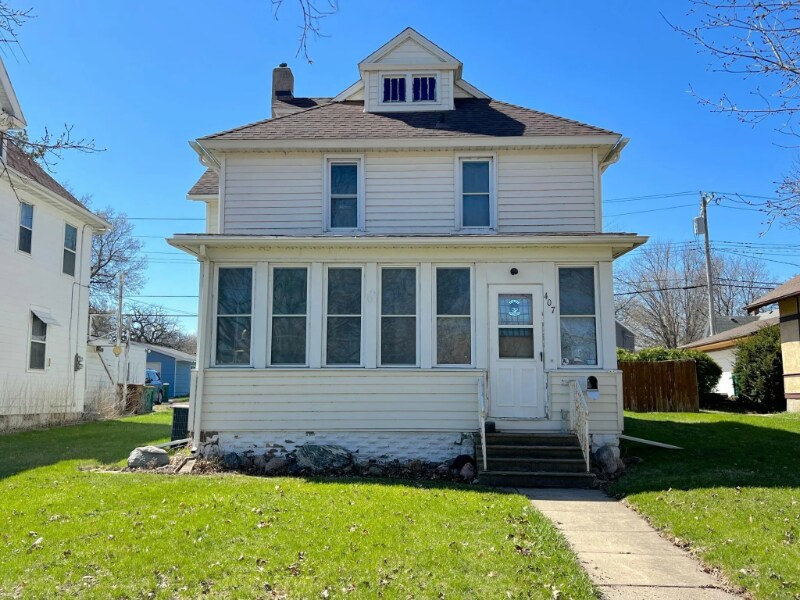 Foto principal - 407 W Main St