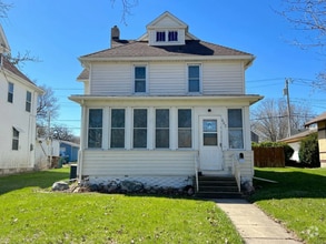 Building Photo - 407 W Main St