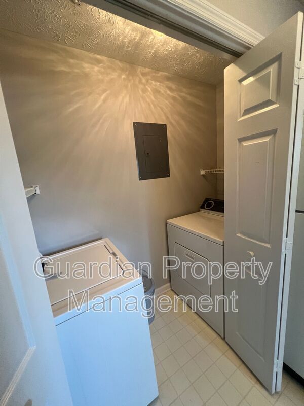 Building Photo - 216 Waterdown Dr