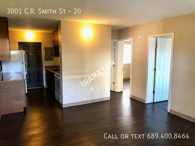 Building Photo - Available  Now! 2/1 apartment- Completely ...