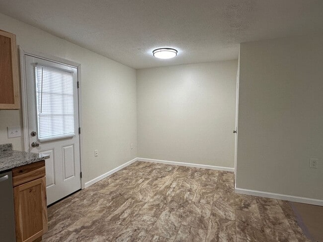 Building Photo - 302 Carroll Dr