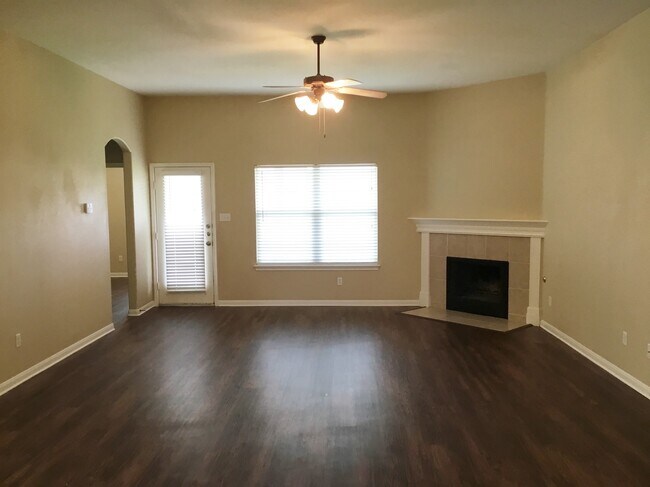 Building Photo - 275 Goldenrod St