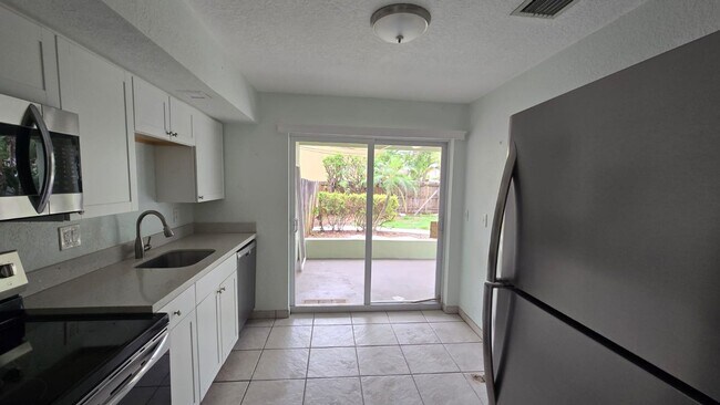 Foto del edificio - 1401-1405 NE 21st St