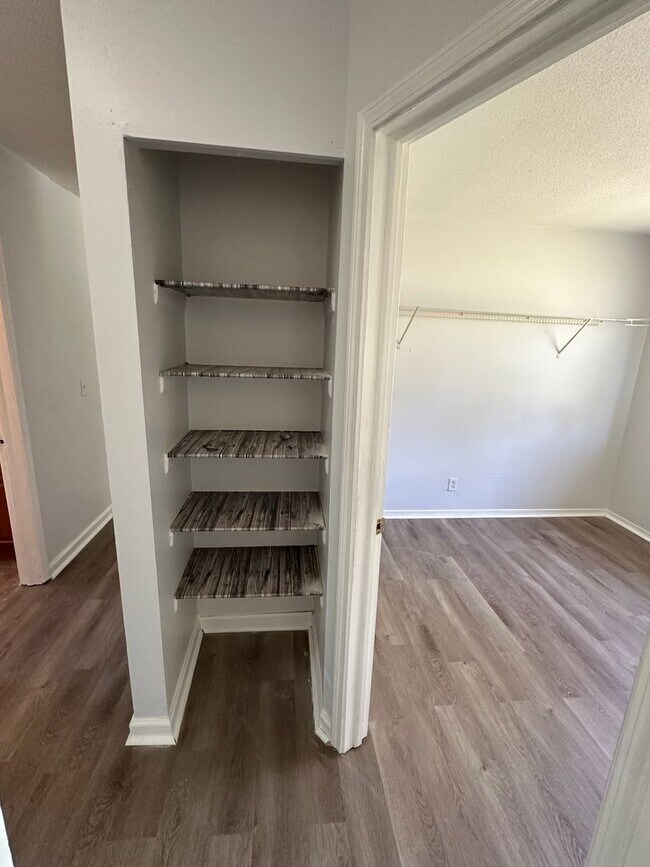 Building Photo - 3 bedroom 1 bathroom house