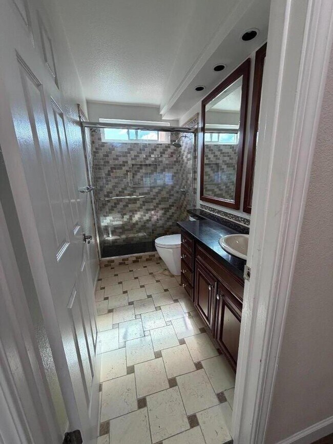 Foto del edificio - 5572 Tan Oak Dr