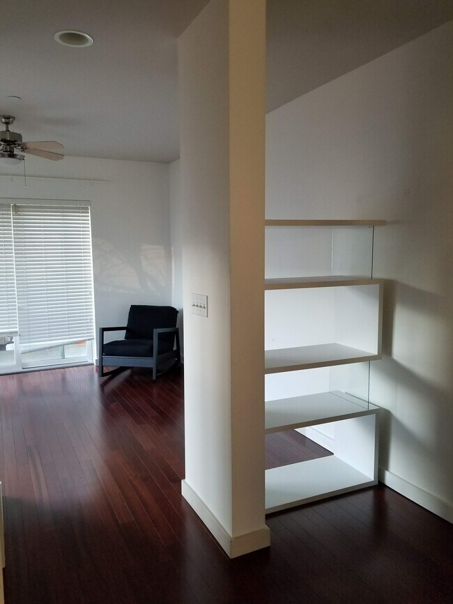 Foto del edificio - 809 Taylor Ave N