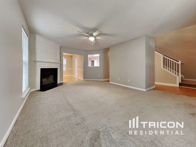 Building Photo - 207 E Creek Ct