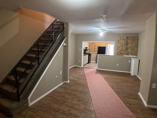 Building Photo - 2061 Wilmot St