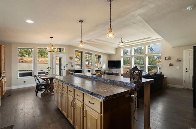 Building Photo - 3 Bedroom Single Family Home in Paradise