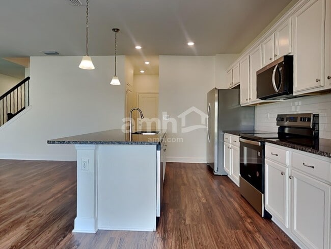 Building Photo - 5780 Hampton Creek Rd