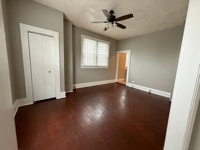 Foto del edificio - Downstairs 2 bedroom 1 bath $775 a month