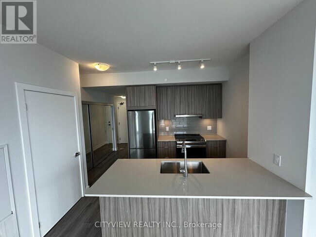 Photo du bâtiment - 430-4430 Square One Dr