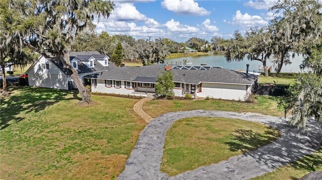 Foto del edificio - 4019 Moores Lake Rd