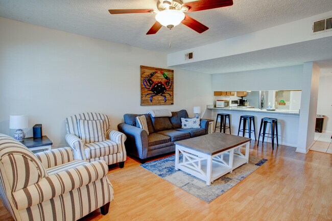 Building Photo - 2404 Suwanee Ln