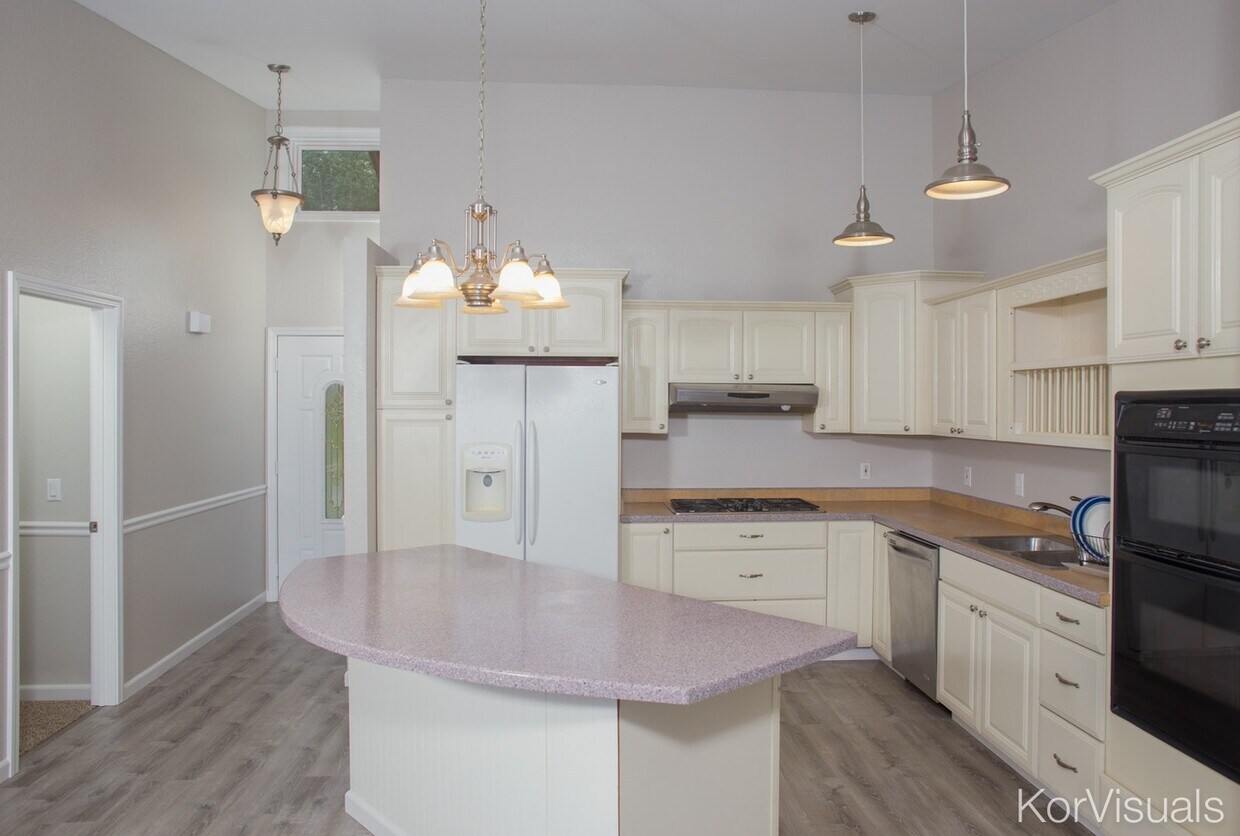Primary Photo - 1300 North Hickory Street, Unit 4 - Hickory