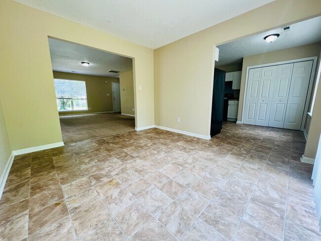 Building Photo - 5217 Elizabeth Rd