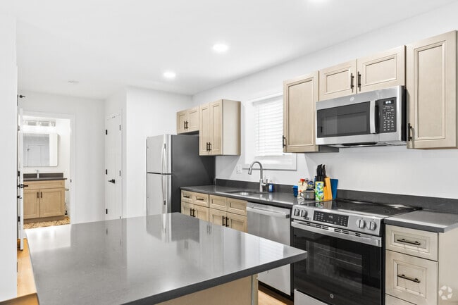 329 4th Avenue - 1BR, 1BA - 704SF - Kitchen - The Courtyard on 4th