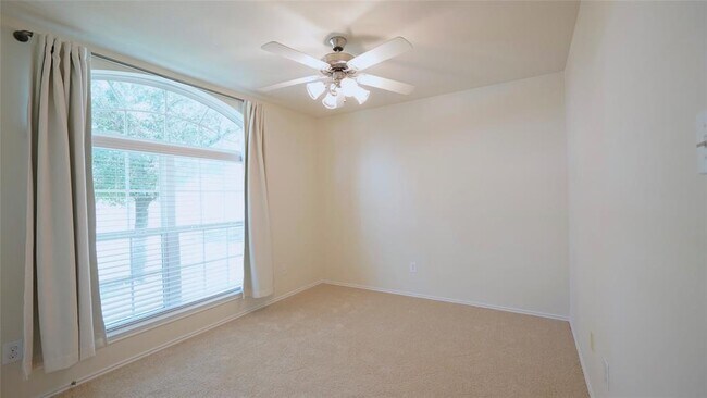 Foto del edificio - 22434 Guston Hall Ln