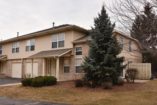 Building Photo - 9364 Meadowview Dr