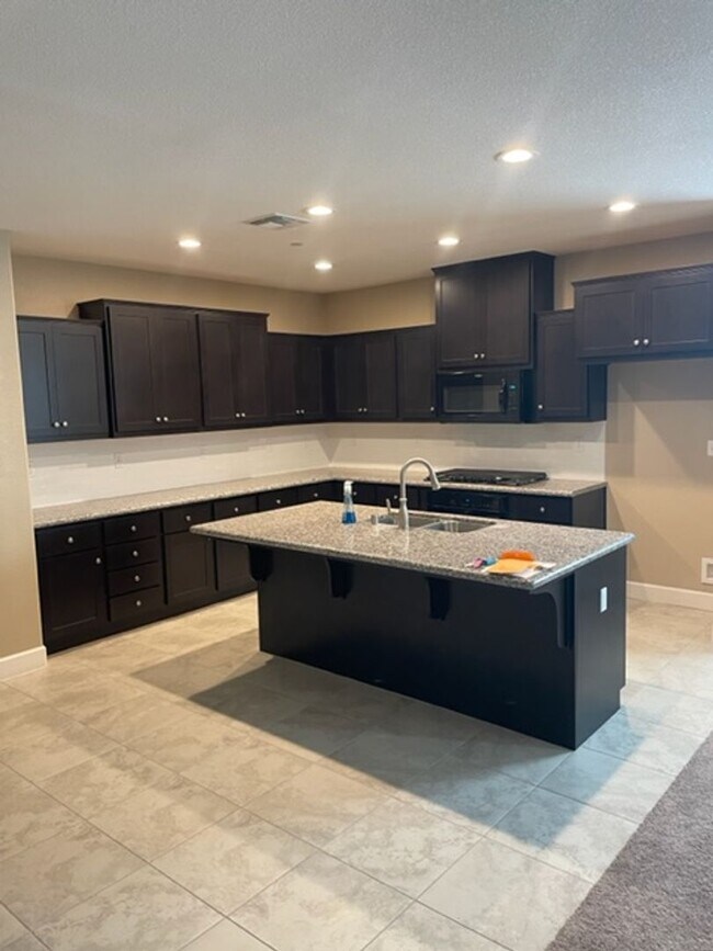 Foto del edificio - Beautiful spacious home