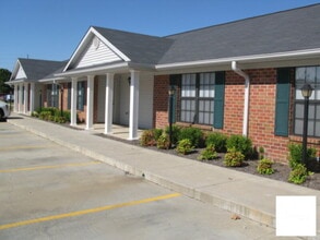 Building Photo - 2208 Conrad Dr