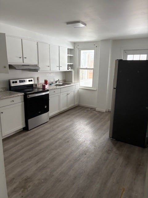 Kitchen w, door to balcony - 105 W Ridge St