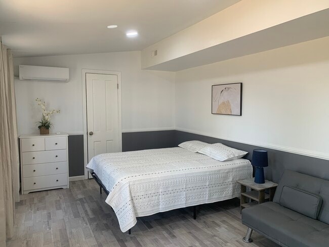 Building Photo - 644 Sandalwood Dr